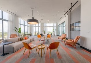 Interior Photo - Cascade Link at Douglas