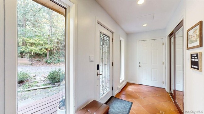 Building Photo - 96 Old Pascack Rd
