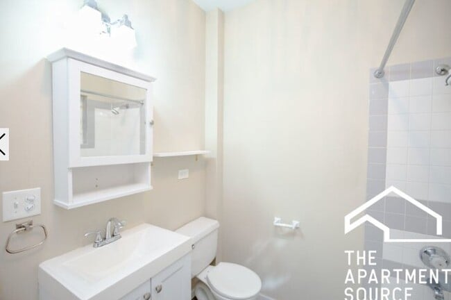 Photo - 2445 N Clybourn Ave (Chicago, IL) Apartment