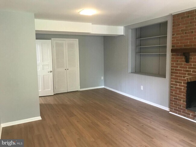 Building Photo - 6419 Wainfleet Ct