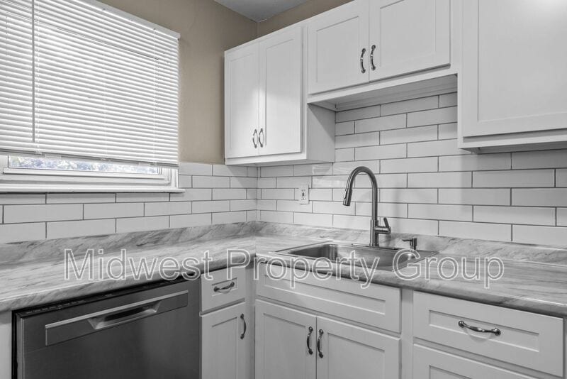 Primary Photo - 5 Boles Ave