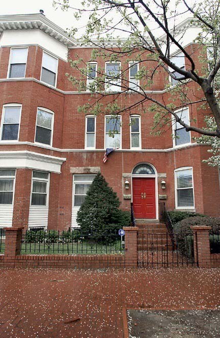 Primary Photo - 300 F St NE