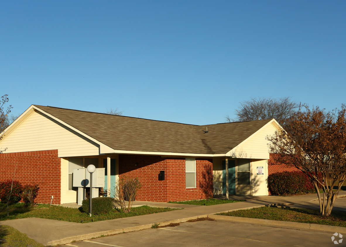 Primary Photo - Alvarado Apartments