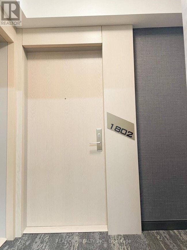 Building Photo - 77 Mutual St