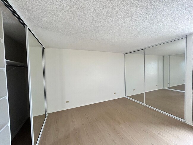 Foto del edificio - 2-bedroom - Pearlridge Convenience