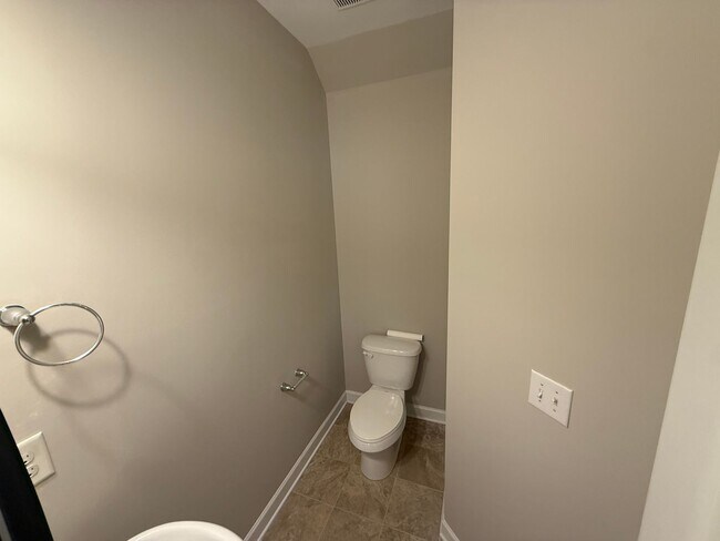 Foto del edificio - Modern Townhome in Steele Creek – Walkable...