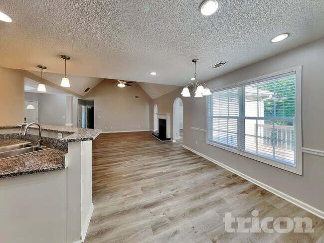 Foto del edificio - 331 Crestridge Ln