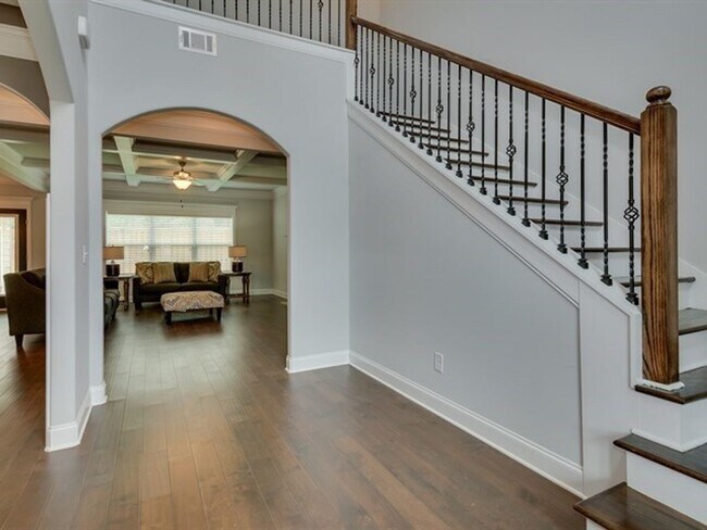 Foto del edificio - Centrally Located Home Sweet Home