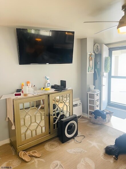 Building Photo - 9401 Pacific Ave