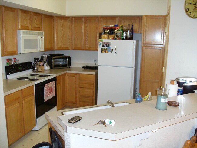 Building Photo - 3945 Landings Dr