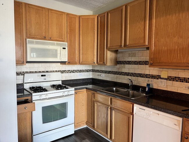 Building Photo - 9355 IL-19