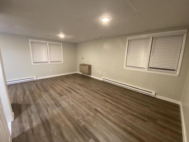 Building Photo - 95 E Main St