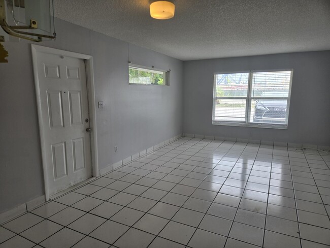 Foto del edificio - 525 Putnam Rd