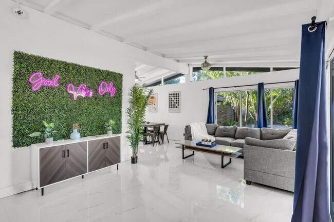 Foto del edificio - 714 NE 17th Ct