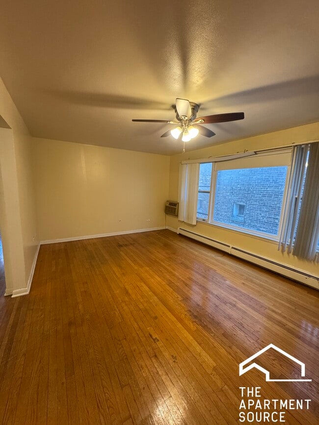 Building Photo - 7528 N Claremont Ave