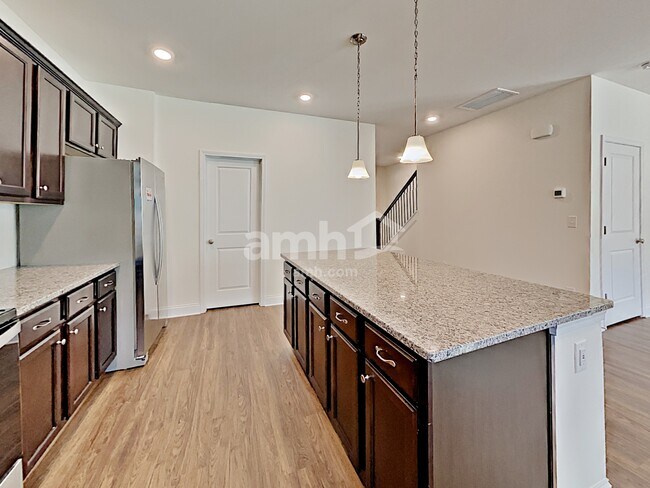 Building Photo - 204 Glenwood Dr