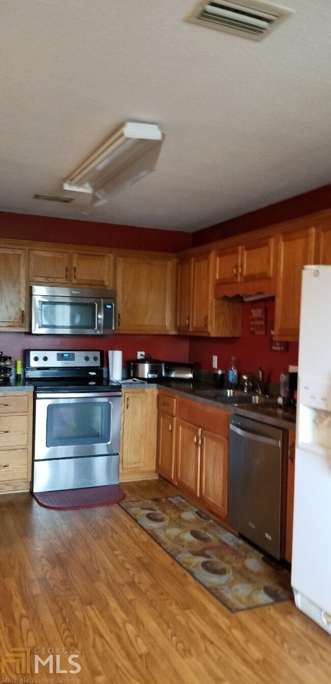 Building Photo - 211 Norwood Dr