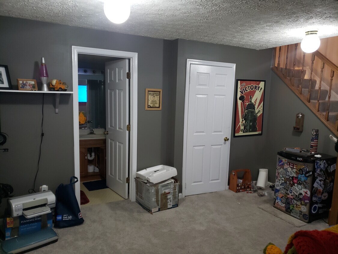 Primary Photo - 182 Sulgrave Ct