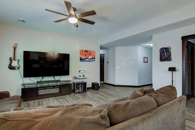 Foto del edificio - 3449 Rosewood Ln