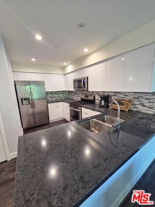 Building Photo - 2651 S Hobart Blvd