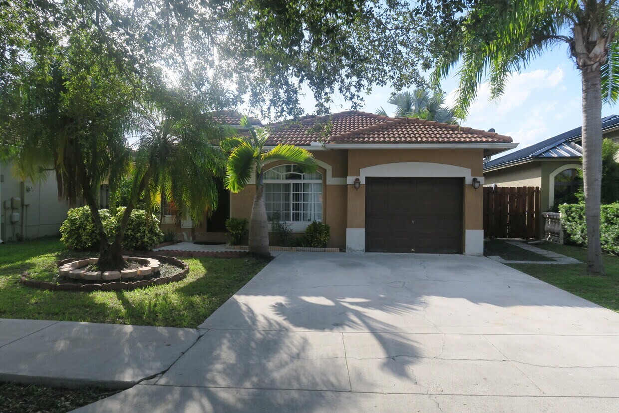 20014 NW 79th Plz, Hialeah, FL 33015 House Rental in Hialeah, FL