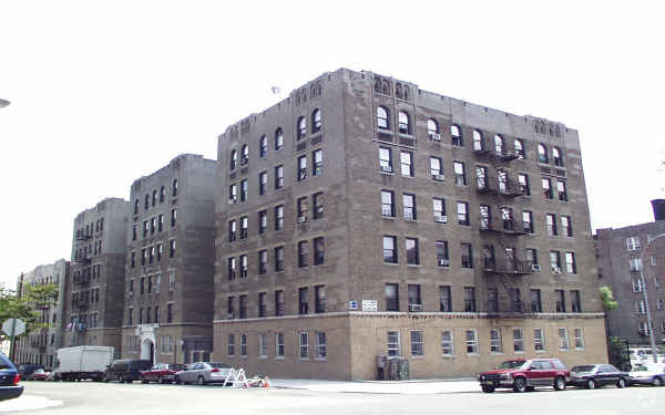 Primary Photo - 54 W 174th St