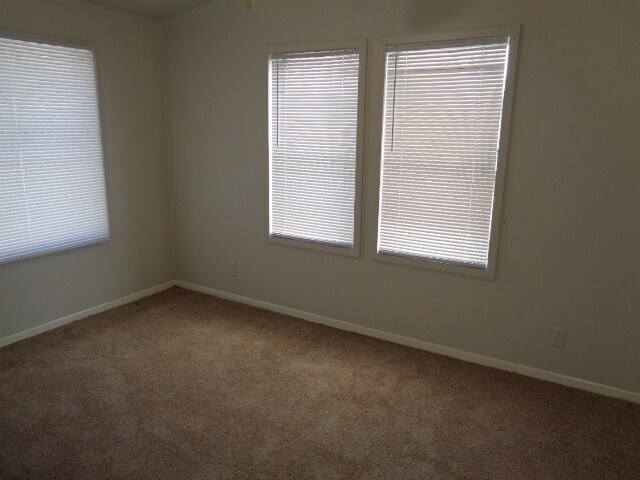 Foto del edificio - 21015 Sweet Blossom Ln