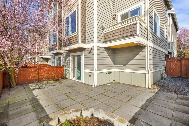 Foto del edificio - Fantastic Ballard 3 Bedroom 3 Bath Townhouse w/ Garage