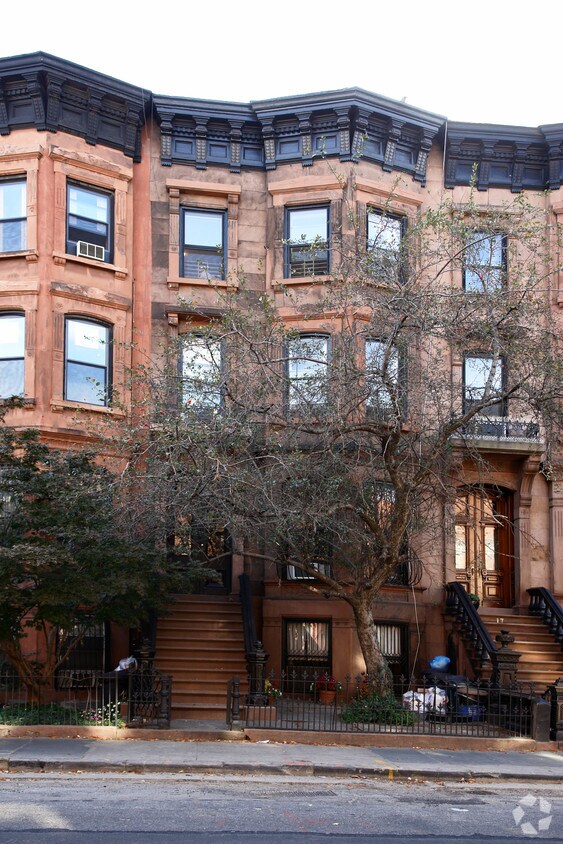 Building Photo - 15 7th Ave