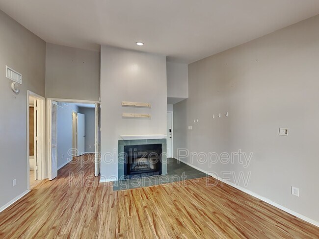 Foto del edificio - 5550 Spring Valley Rd