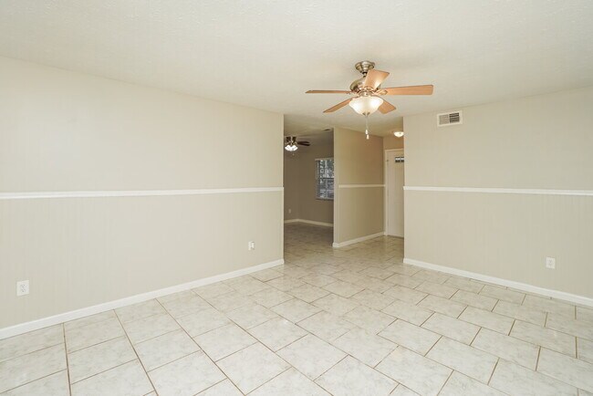 Building Photo - 308 Timber Creek Dr