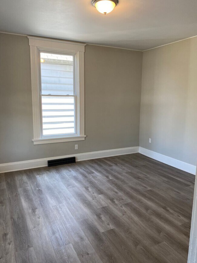 Foto del edificio - Available July 2026: Spacious 4 bed in North College Hill