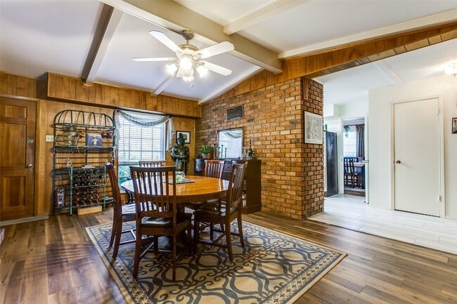 Building Photo - 9551 E Lake Highlands Dr