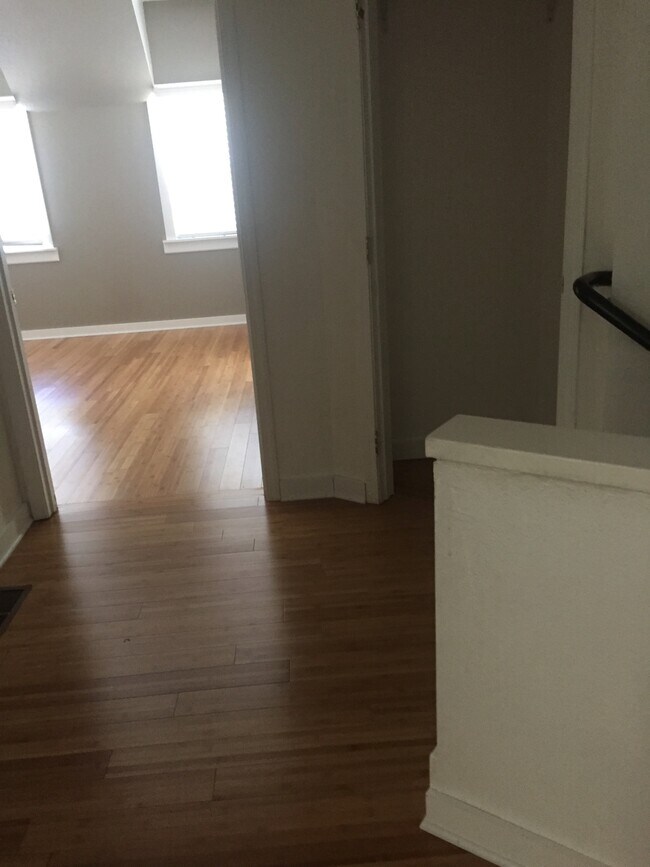 Foto del edificio - 1243 Stewart Ave