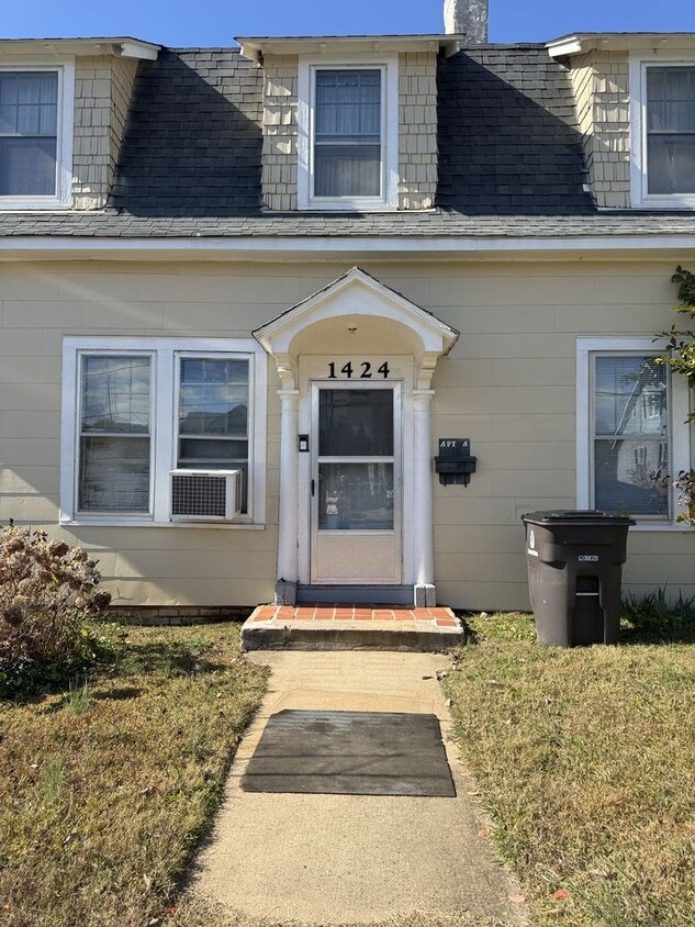 Primary Photo - 1424 W. Fourth St. - 3 Unit