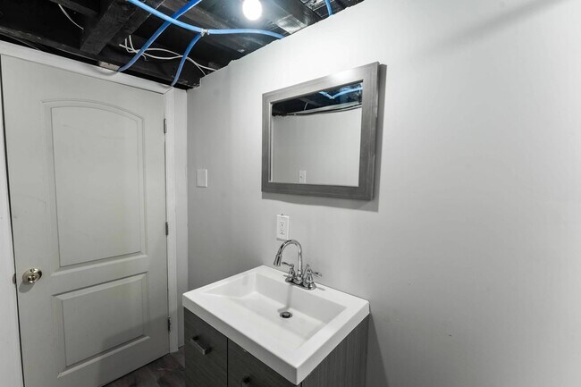 Foto del edificio - 3252 N Newkirk St