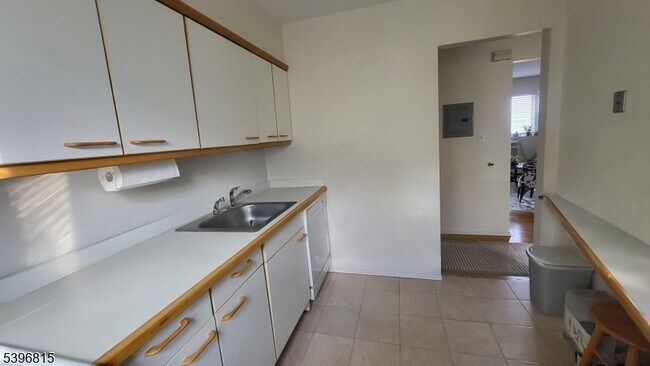 Foto del edificio - 2467 NJ-10