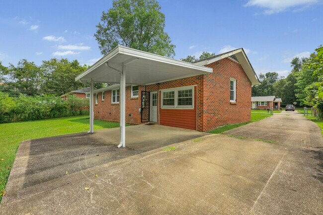 Foto del edificio - 1347 Gibson Dr