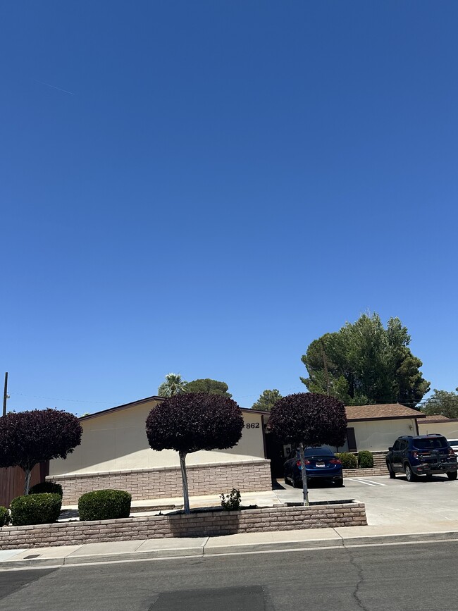 Building Photo - 862 Del Rey Dr