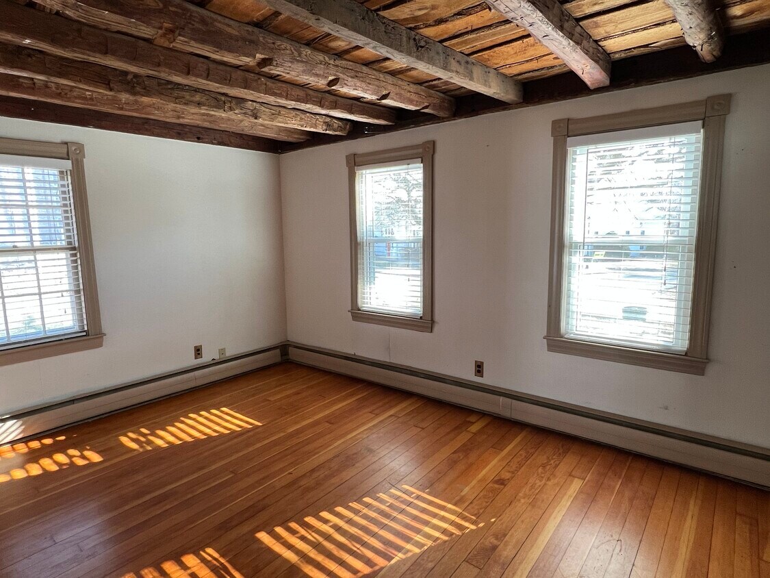 31 Main St Unit R, North Smithfield, RI 02896 Condo for Rent in North