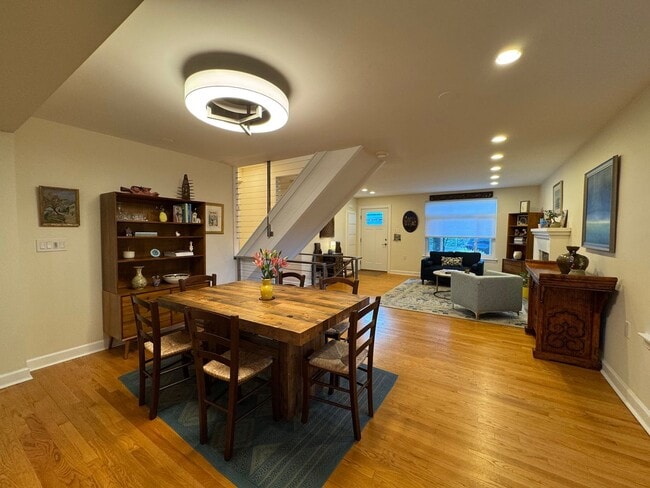 Building Photo - Fantastic 5 Bed 3 Bath Single Family Home ...