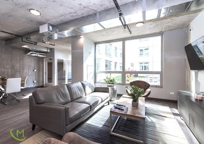 Building Photo - 3218 N Clark St