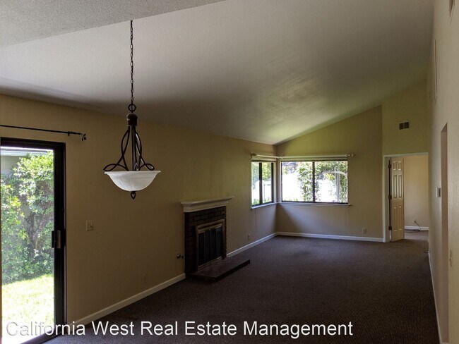 Foto del edificio - 2 br, 2 bath House - 810 Alyssum Street