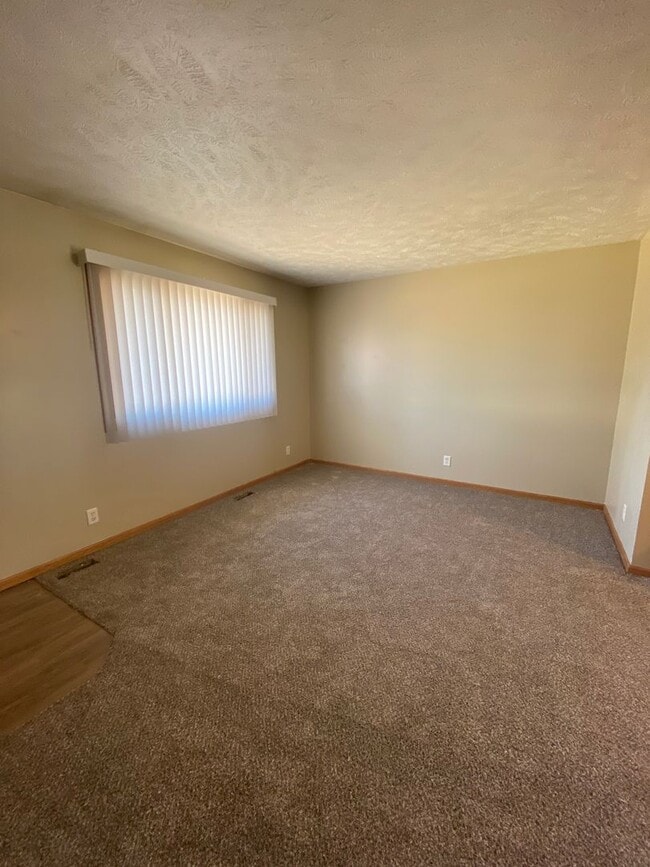 Building Photo - Updated 3/2 In SW Lincoln!