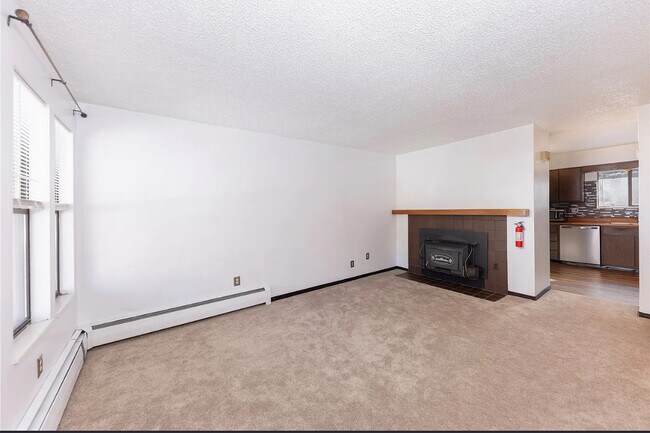 Building Photo - 620 Straight Creek Dr