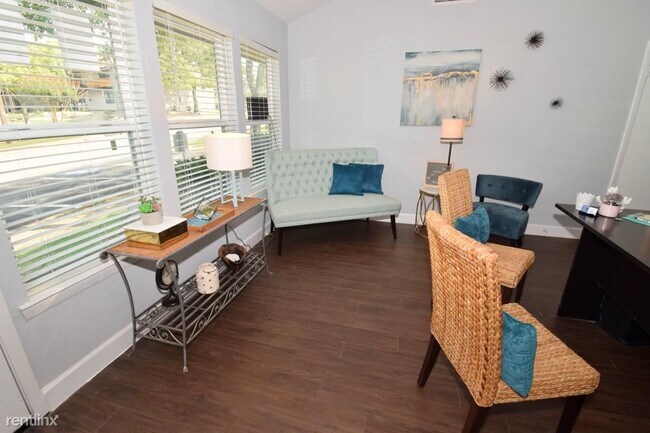 Building Photo - 1 br, 1 bath Condo - 5304 Edgewater Dr Fla...