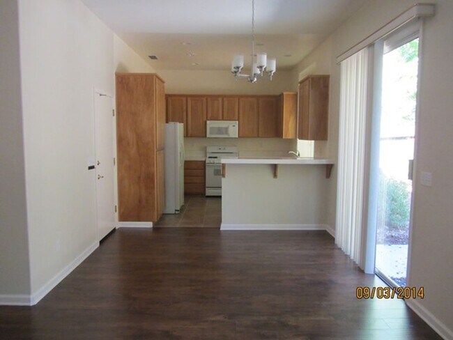 Building Photo - 858 Laurel Dr