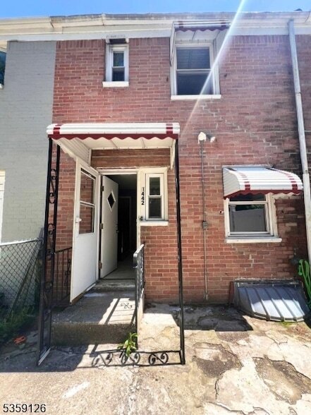 Primary Photo - 1442 Liberty Ave
