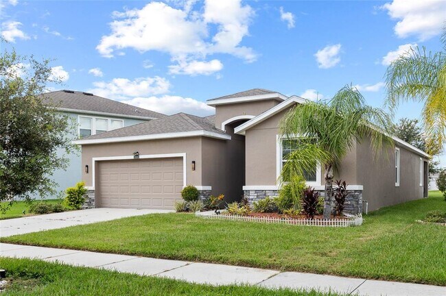 Building Photo - 33034 Sand Creek Dr