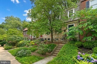 Building Photo - 11 E Rosemont Ave